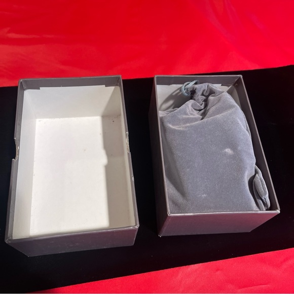 Ambassador Black Magnetic Paper Clip Chair. Brand new with gift box - Picture 7 of 11